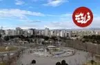 عکس| سفر به ایران قدیم؛ «ماموران نظمیه» در محوطۀ یک ساختمان دولتی در سبزوار؛ 92 سال قبل