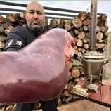 ببینید| غذای روستایی در روسیه؛ پخت غذاهای متنوع با جگر توسط زوج آشپز  داغستانی
