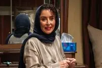 عکس| سفر زمان؛ تیپ و چهرۀ خاص «ژاله صامتی» در نمایش «محبوبه‌ها»