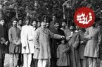 عکس| سفر به ایران قدیم؛ «ناصرالدین شاه و درباریان» بعد از زیارت در صحن حرم حضرت معصومه (س)