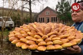 ببینید| غذای روستایی در آذربایجان؛ پخت کیک پای گردویی در روستایی زیبا