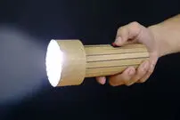 ( ویدئو) چگونه یک چراغ قوه ساده با استفاده از مقوا بسازیم؟
