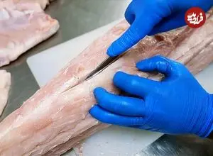 ببینید| غذای خیابانی در تایلند؛ تهیه خوراک کاری با گوشت کروکودیل در بانکوک