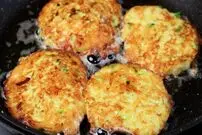ببینید| طرز تهیه یک کوکو ساده و خوشمزه با کلم و سیب زمینی