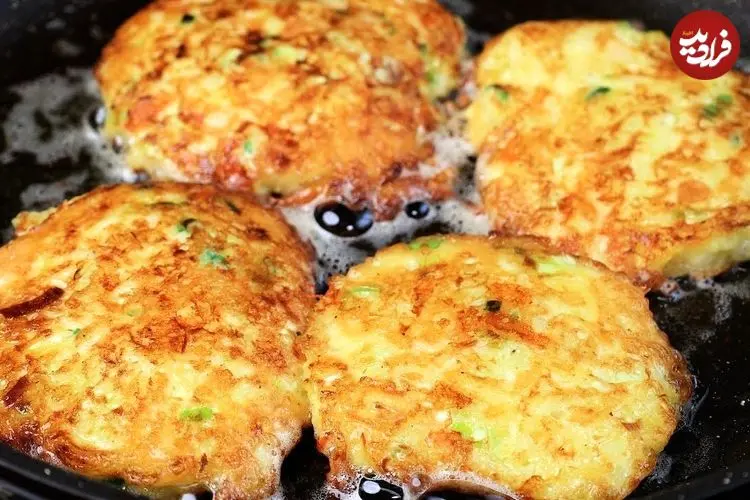 ببینید| طرز تهیه یک کوکو ساده و خوشمزه با کلم و سیب زمینی