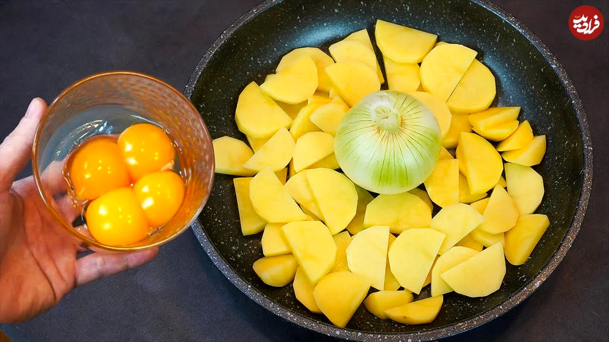(ویدئو) این شام ساده آمریکایی را با سیب زمینی و تخم مرغ در 5 دقیقه حاضر کنید