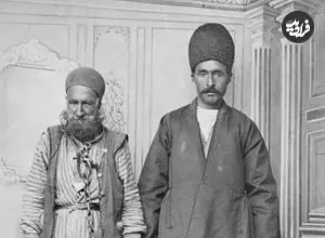 عکس| سفر زمان؛ گروه دزدان در غل و زنجیر و در اسارت ماموران نظمیه در دوران قاجار