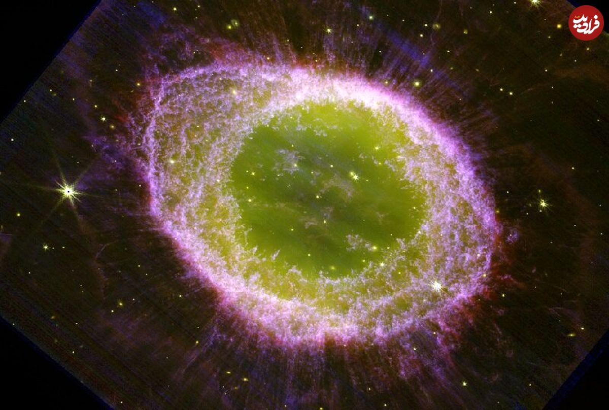 عکس خیره‌کننده تلسکوپ جیمز وب از سحابی حلقه؛ چشمی به رنگ سبز و بنفش