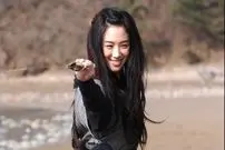 عکس| سفر به تاریخ؛ «پرنسس جامیونگ» با لحاف و بخاری برقی در پشت‌صحنه سریال «جومونگ 3»