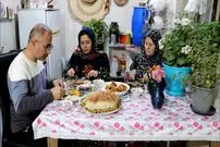 ببینید| غذای روستایی در ایران؛ پخت اکبر جوجه با سس مخصوص در روستا
