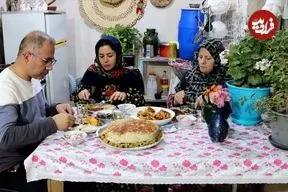 ببینید| غذای روستایی در ایران؛ پخت اکبر جوجه با سس مخصوص در روستا