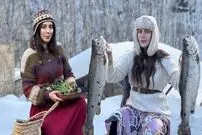 (ویدئو) غذای روستایی در گیلان؛ ماهی کبابی و نان تازه در کوهستان