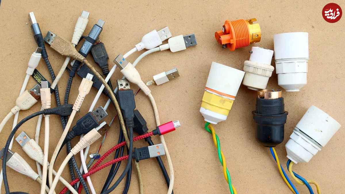 (ویدئو) روش های جدید برای استفاده از کابل های USB و سرپیچ لامپ قدیمی