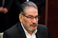 عکس؛ سفر به تاریخ؛ تیپ متفاوت «دریادار شمخانی» با کلاه و چفیه در کنار همرزمانش در جبهه؛ دهۀ 60