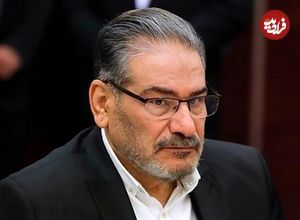 عکس؛ سفر به تاریخ؛ تیپ متفاوت «دریادار شمخانی» با کلاه و چفیه در کنار همرزمانش در جبهه؛ دهۀ 60