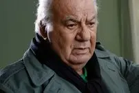  عکس| سفر در زمان؛ «ناصر ملک مطیعی» در حال دویدن و ورزش در خیابان های تهران؛ دهه 50