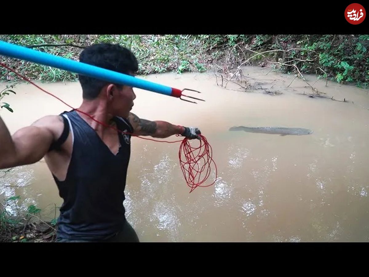 (ویدئو) ساخت نیزه به روش باستانی برای ماهیگیری توسط استاد تایوانی