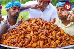 ببینید| غذای روستایی در هند؛ پخت بال مرغ تند و شیرین در طبیعت روستا