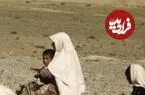 عکس| سفر زمان؛ زن روستایی و فرزندش سوار بر الاغ در بیابان؛ سال 1355