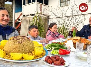 (ویدئو) پخت مرغ در میان گوشت چرخ کرده به سبک یک بانوی روستایی آذربایجانی