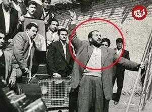 عکس| سفر در زمان؛ «شعبان بی مخ» در حال دست دادن با «غلامرضا پهلوی»؛ دهه 40