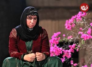 عکس| سفر در زمان؛ «روناک» سریال نون خ در کنار برج آزادی در 27 سالگی