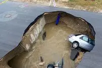 (ویدیو) لحظه‌ ترسناک فرونشست‌های عجیب در دنیا؛ وقتی زمین دهان باز می‌کند