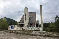 عکس| میراث فراموش‌شده مدرنیسم در بالکان؛ نگاهی به ویرانه‌های متل «میلیه‌وینا» در بوسنی 