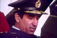 عکس؛ سفر در زمان؛ «سپهبد امیرحسین ربیعی» در کنار جنگنده اش؛ دهه 50