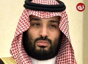 عکس؛ سفر در زمان؛ «محمد بن سلمان 13 ساله در کنار پدرش با لباس عربی»؛ سال 1377