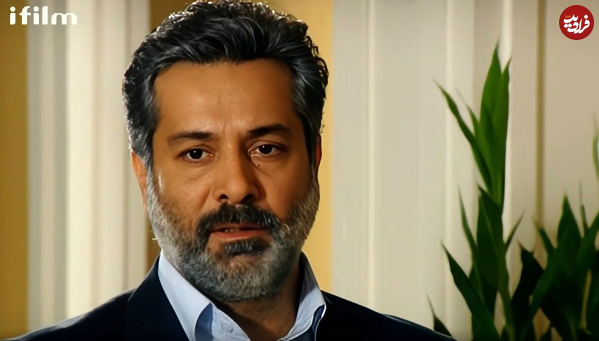 عکس| سفر در زمان؛ «طاها» سریال آوای باران در یک کافه در اصفهان؛ سال 1403