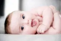 نوزادان بدخواب را با این روش بخوابانید