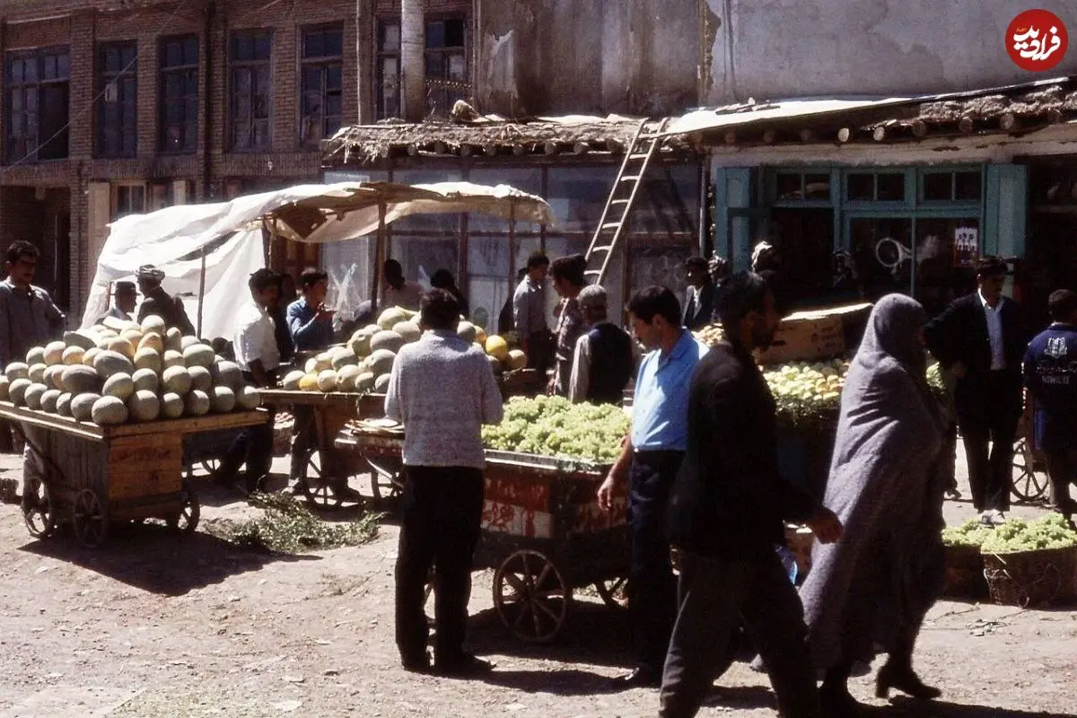 عکس؛ سفر در زمان؛ چاپ عکس یادگاری با پیاز در صفحه اول روزنامه‌ها!