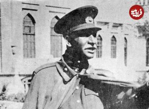 عکس؛ سفر در زمان؛ «رضاخان سوار بر خودرو در مراسم استقبال از احمدشاه»؛ سال 1299