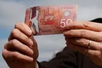 قیمت دلار کانادا امروز شنبه 2 خرداد 1405؛ کاهش 100 تومانی