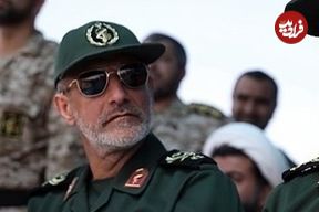 عکس؛ سفر به تاریخ؛ «سردار محرابی» در حال پر کردن باک لندکروز در جبهه؛ دهۀ 60