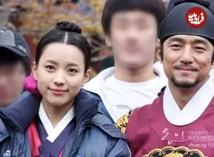 عکس| سفر زمان؛ تیپ و چهرۀ «دونگ‌یی و امپراتور» در دیدار با هواداران سریال «دونگ‌یی»