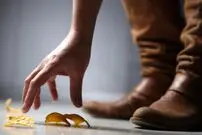 خوراکی‌هایی که روی زمین می‌افتند تا چند ثانیه تمیزند؟!
