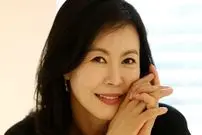 عکس| سفر زمان؛ چهرۀ «بانو یومیول» (سریال جومونگ) در 58 سالگی در پشت‌صحنه فیلم جدیدش