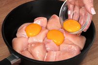 ببنیید؛ طرز تهیه یک غذای خوشمزه اسپانیایی با 800 گرم فیله مرغ