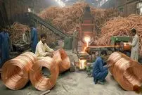 ببینید| چگونه پاکستانی ها ضایعات مسی را بازیافت و به سیم تبدیل می کنند؟