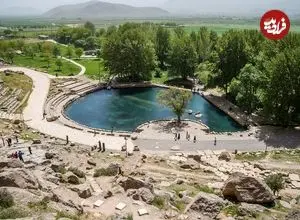 عکس| سفر به ایران قدیم؛ منظرۀ یک روستا در نزدیکی کوه بیستون؛ 99 سال قبل