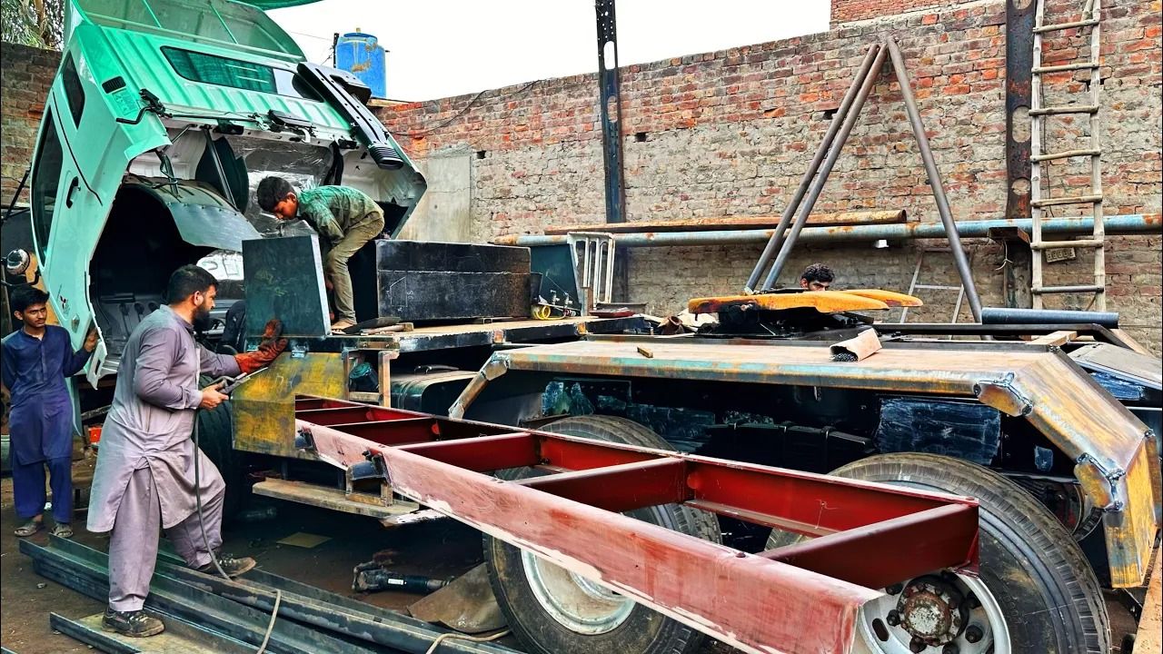 (ویدئو) فرآیند تولید کامیون میتسوبیشی دست ساز در پاکستان