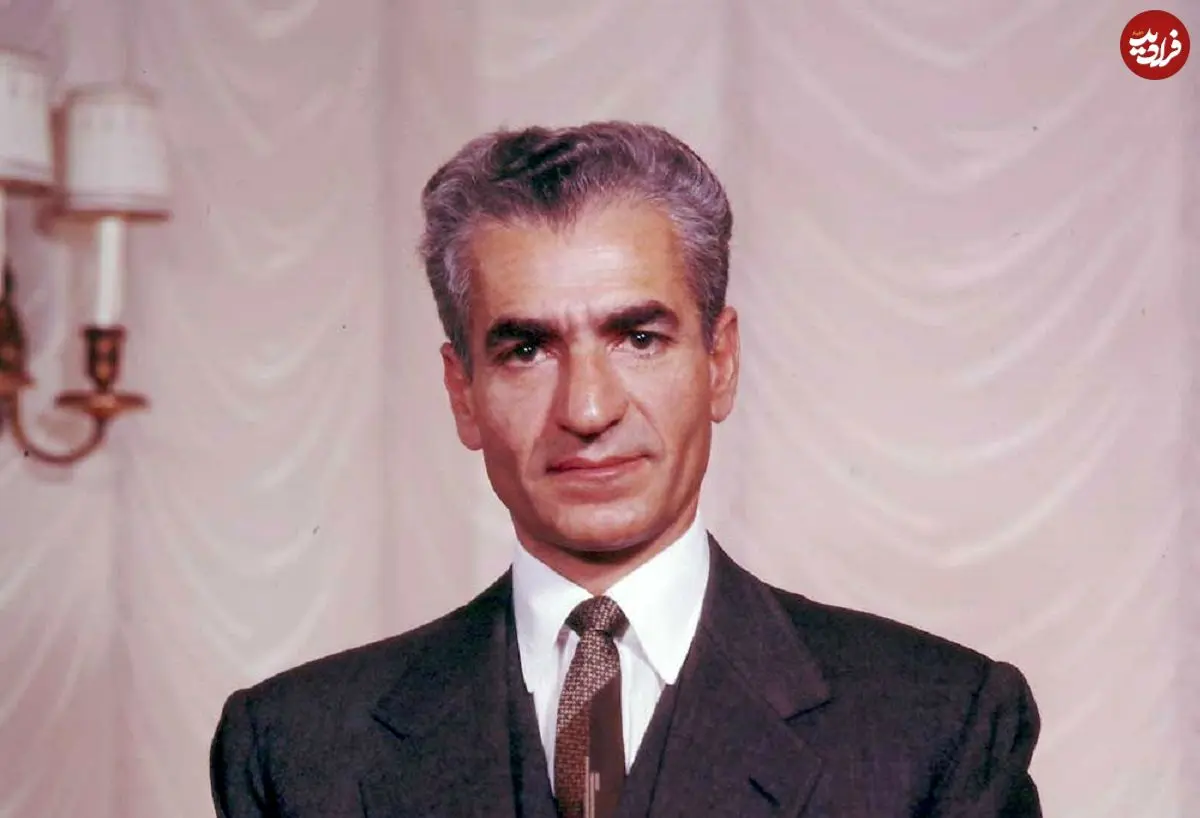 عکس| سفر در زمان؛ «محمدرضا پهلوی» در حال بازدید از مسجد پاریس در فرانسه؛ سال 1327