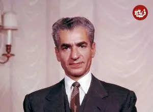 عکس| سفر در زمان؛ «محمدرضا پهلوی» در حال بازدید از مسجد پاریس در فرانسه؛ سال 1327