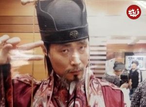 عکس| سفر زمان؛ چهرۀ «بادوکبال، وزیر اعظم» (سریال جومونگ) در 62 سالگی در حال تست کردن قهوه