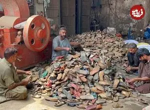 ببینید| مراحل بازیافت دمپایی های قدیمی و تولید دمپایی های جدید در پاکستان