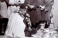 عکس؛ سفر به تاریخ؛ قلیان‌کشی زنان مظفرالدین شاه در کوه‌های اطراف تهران