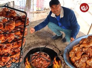 ببینید| غذای خیابانی در ازبکستان؛ کباب کردن 20 مرغ کامل در تنور زیر زمینی در تاشکند