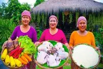 ببینید| غذای روستایی در سنگاپور؛ پخت اردک شکم پر سوخاری در روستایی زیبا